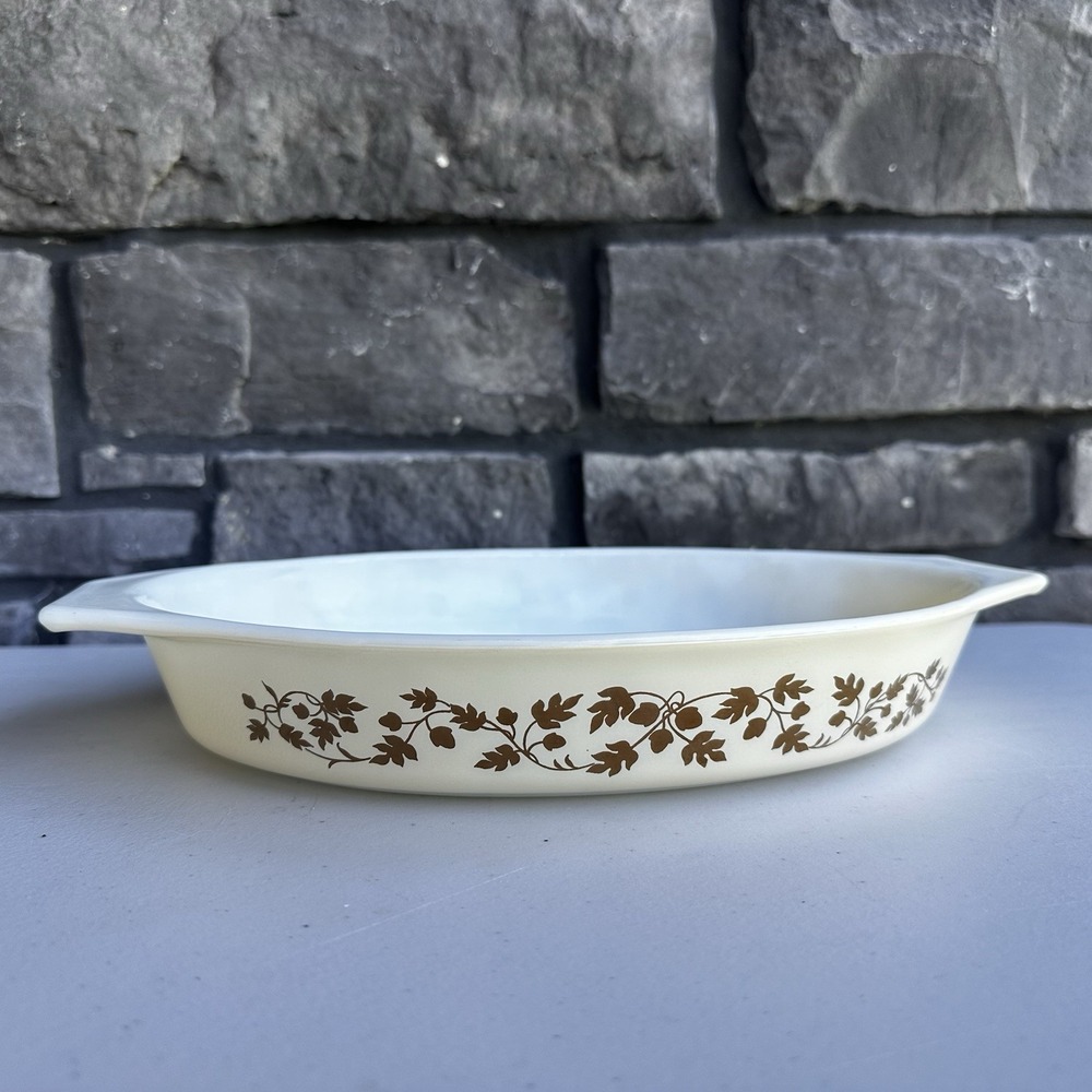 Vintage 1960s Pyrex Golden Acorn Casserole Serving Dish - 1.5 Quart - EUC